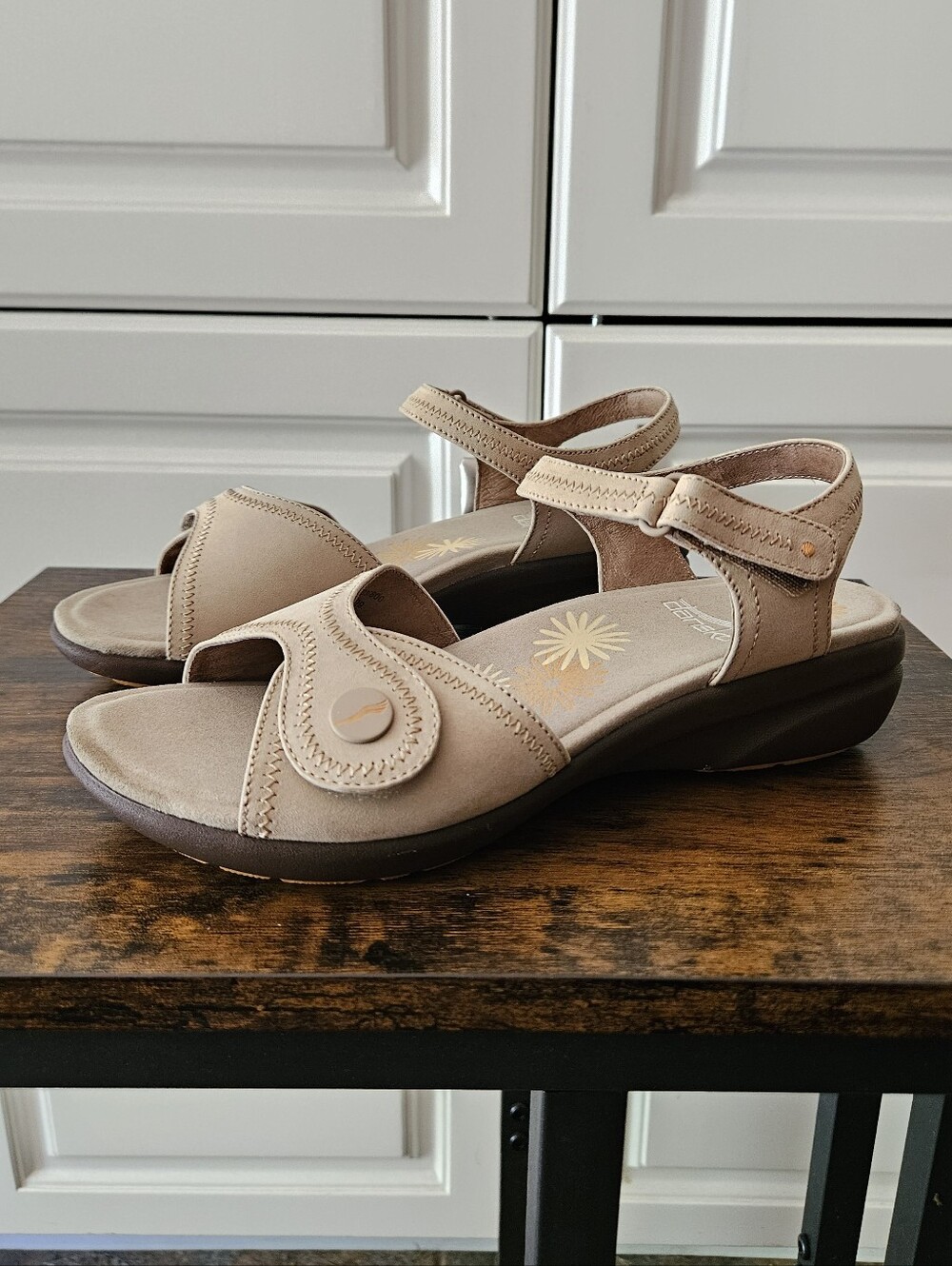 NWOB Dansko Iris Beige Adjustable Strap Comfort Cushioned Walking Wedge Sandals